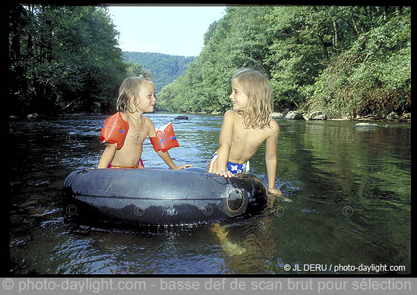 enfants dans la rivire - children in the river